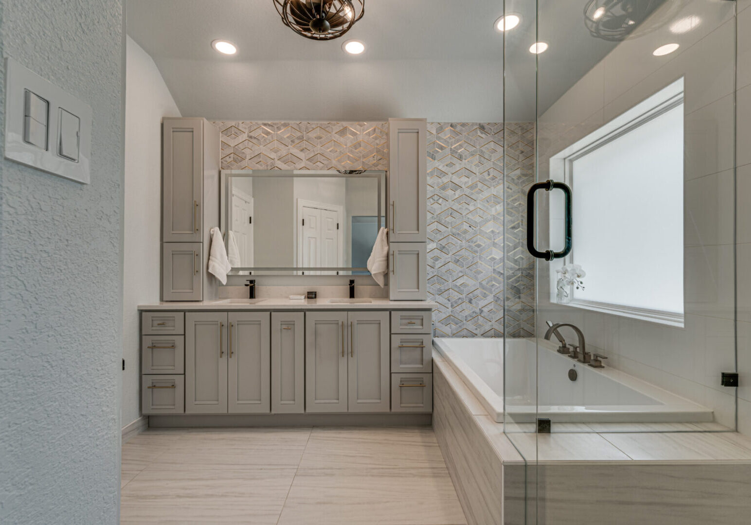 Bertch Cabinets, Grey Master BathroomMansfield-TX-76063